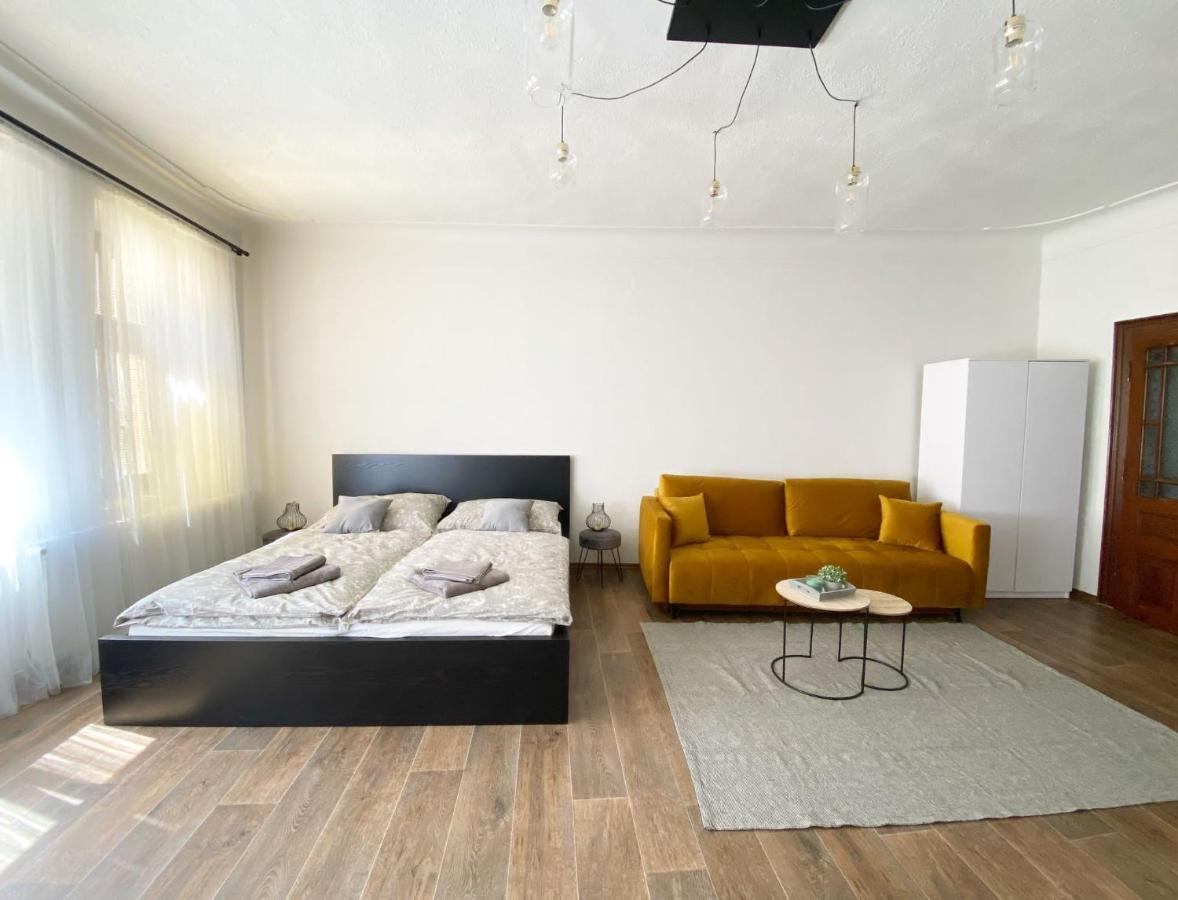 Kovarik Apartments I オロモウツ エクステリア 写真